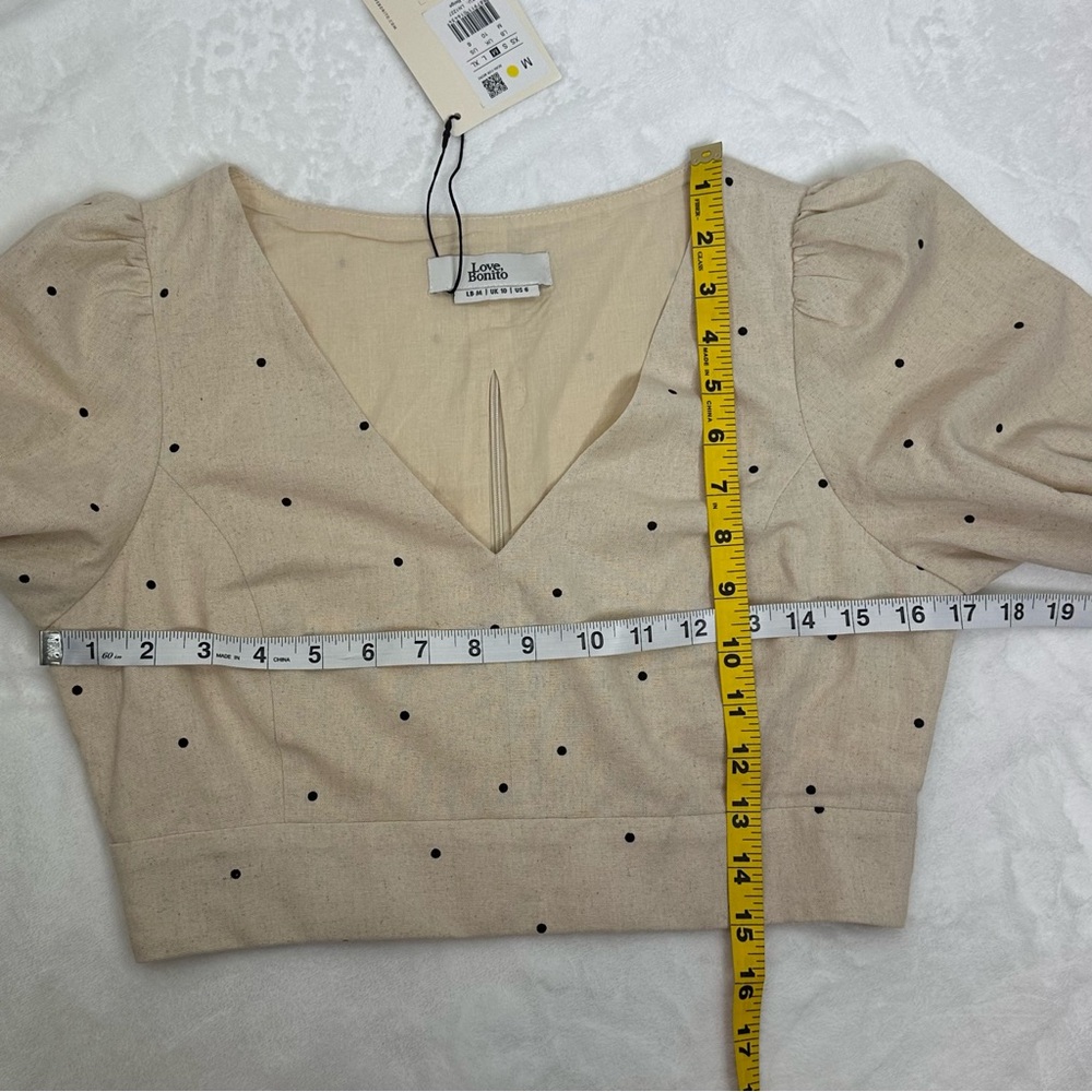 NWT Love, Bonito Women's Beige Cropped Puff Sleeve V Neck Top Size M - Picture 11 of 12